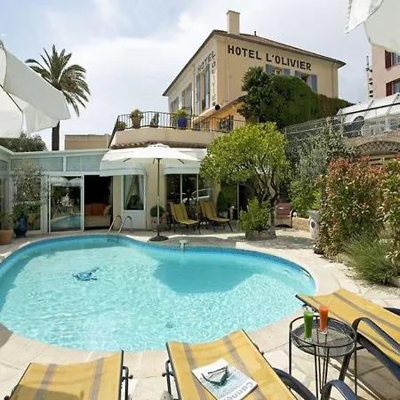 L'olivier - Piscine & Parking