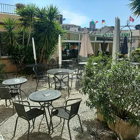Szálloda L'olivier - Piscine & Parking 3*