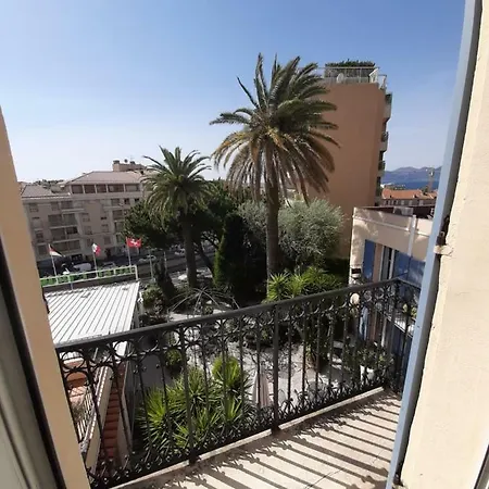L'olivier - Piscine & Parking 3*
