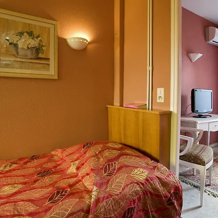 L'olivier - Piscine & Parking Szálloda 3*