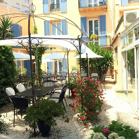 L'olivier - Piscine & Parking