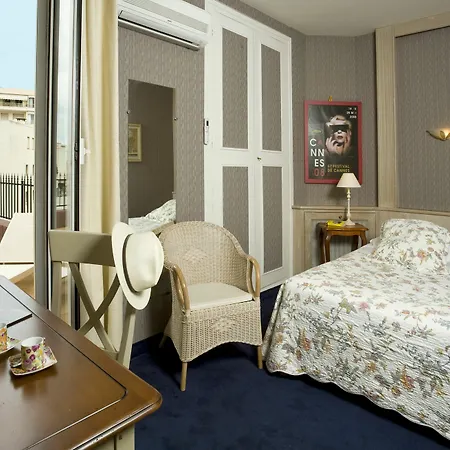 L'olivier - Piscine & Parking 3*