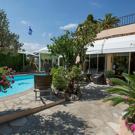 L'olivier - Piscine & Parking