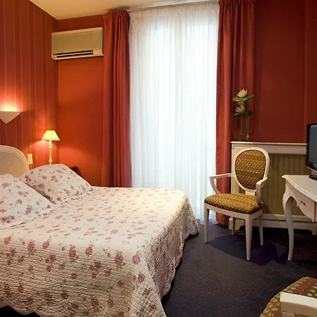 L'olivier - Piscine & Parking Szálloda 3*