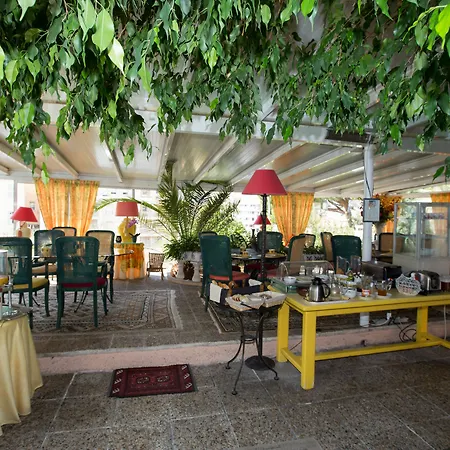 Szálloda L'olivier - Piscine & Parking