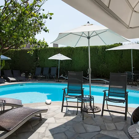 L'olivier - Piscine & Parking 3*