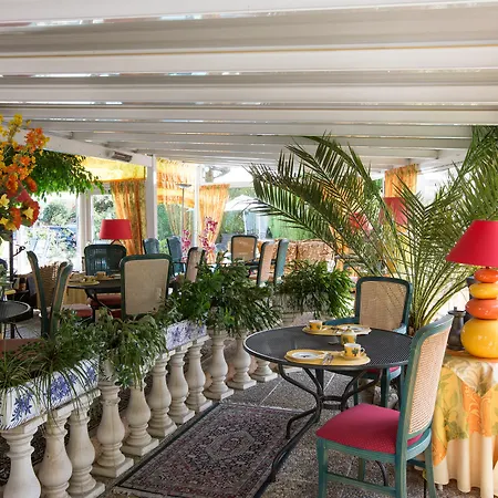 L'olivier - Piscine & Parking Szálloda Cannes