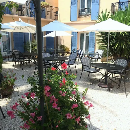 L'olivier - Piscine & Parking Hotell 3*